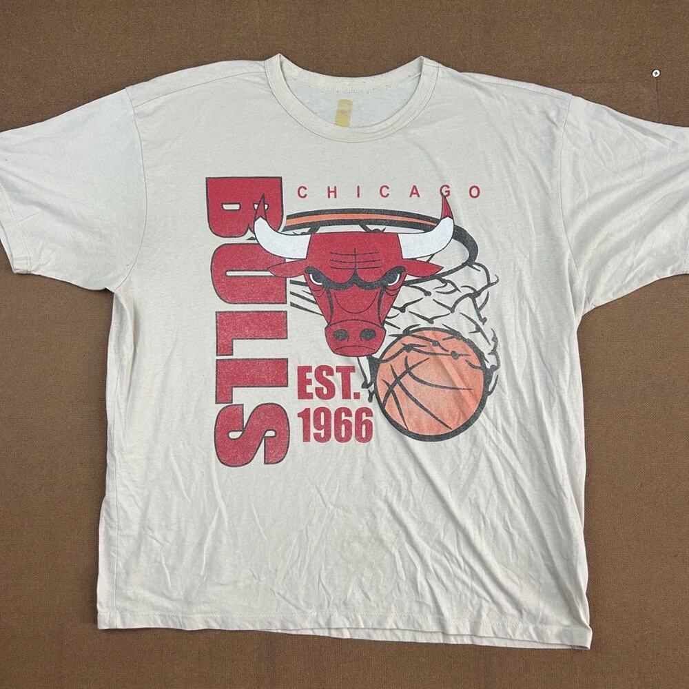 Vintage cream chicago bulls t